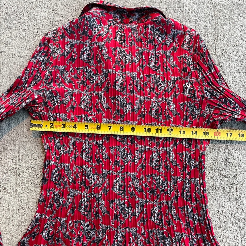 Covington Petite Women's Red Print Pleated Bell Sleeve Blouse Size SP - Picture 7 of 7
